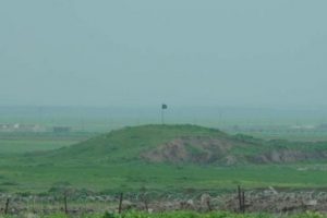 IŞİD T&uuml;rkiye sınırına bayrak dikti