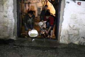 Sağanak yağmur 50 evi sular altında bıraktı