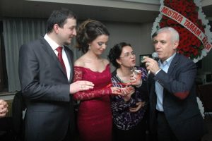 Onurcan Atalay ile &Ouml;zge Yeğebaş nişanlandı...