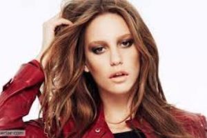 Serenay Sarıkaya'nın başı eski ajansıyla dertte...