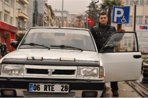 Plakaya dikkat: 200 bin lira istiyor!