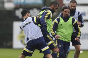 Meireles ve Kuyt takımdan ayrı &ccedil;alıştı