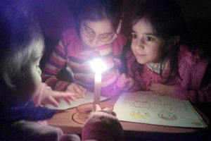 Bursa'da mum ışığında ders &ccedil;alışmak zorunda kaldılar