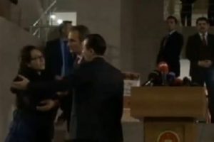 O kanalın muhabiri adliyeden kovuldu!