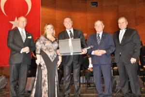 Şarkılar Lions Alzheimer Hasta Konuk Evi projesi i&ccedil;in s&ouml;ylendi...