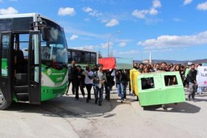 Karton otob&uuml;sle ulaşım eylemi