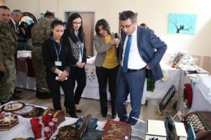Şemdinli'de k&ouml;y okulları yararına kermes