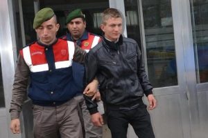 &Ccedil;aldığı 23 bin Euro'yu sahte zannedip yakmış