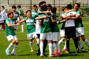 U13 Bursaspor'un &ccedil;eyrek finalde rakibi Chelsea