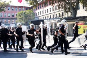 İstanbul &Uuml;niversitesi'nde gerginlik: 21 g&ouml;zaltı