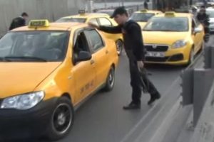 Polis ka&ccedil;an saldırganın peşinde