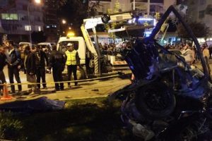 Otomobil yarışı kaza ile sonu&ccedil;landı:1 &ouml;l&uuml;, 1 yaralı