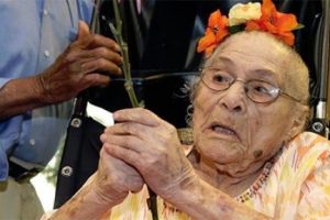 Artık d&uuml;nyanın en yaşlı insanı o