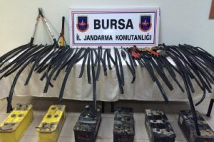 İş makinelerinin ak&uuml;lerini &ccedil;alan ş&uuml;pheliler yakalandı