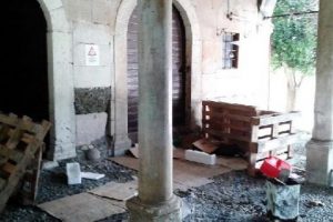 Yunan Adası'ndaki tarihi camide ka&ccedil;aklar yangın &ccedil;ıkardı