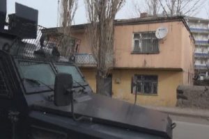 Kars'ta DHKP-C operasyonu: 2 g&ouml;zaltı
