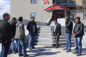 Bor&ccedil; nedeniyle kesilen elektriği ka&ccedil;ak bağlarken &ouml;ld&uuml;