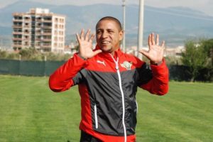 Akhisar ve Carlos birlikte doğum g&uuml;n&uuml; kutlayacak