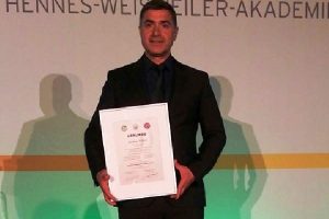 Erdin&ccedil; S&ouml;zer pro lisansına kavuştu