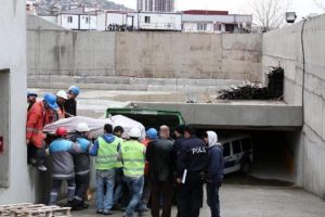 Rezidans inşaatında ş&uuml;pheli &ouml;l&uuml;m