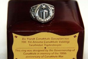 &Ccedil;anakkale'ye &ouml;zel tasarımlı 100'&uuml;nc&uuml; yıl y&uuml;z&uuml;kleri