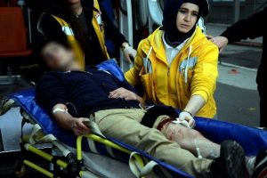 Bursa'da &ouml;ğrencilerin k&uuml;f&uuml;rleşmesi kanlı bitti