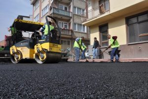 İneg&ouml;l'de asfaltlama &ccedil;alışmalarına hız verildi