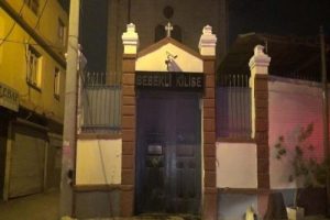 Bebekli Kilise'de yangın paniği