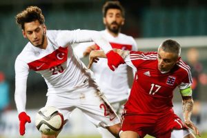 Hakan &Ccedil;alhanoğlu'ndan Arda Turan a&ccedil;ıklaması!