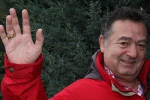 Siyasilerden Kayahan'ın &ouml;l&uuml;m&uuml;yle ilgili a&ccedil;ıklama