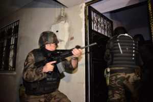 Adana'da şafak vakti 'torbacı' operasyonu