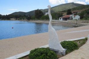 Dat&ccedil;a'yı heykellerle donattı