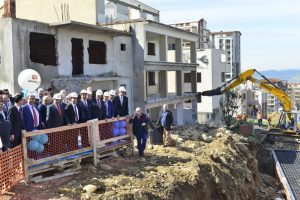 Yıldırım'da kentsel d&ouml;n&uuml;ş&uuml;m s&uuml;r&uuml;yor