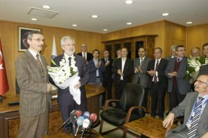 Mezun olduğu &uuml;niversiteye rekt&ouml;r oldu