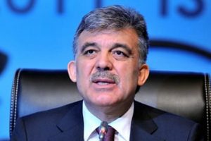 Abdullah G&uuml;l: ''Kayahan'ı kaybetmenin &uuml;z&uuml;nt&uuml;s&uuml;n&uuml; yaşıyoruz''