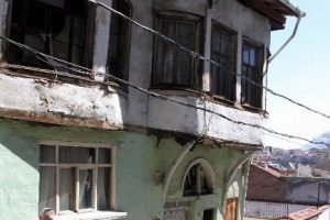 Yalnız yaşayan yaşlı adam evinde &ouml;l&uuml; bulundu