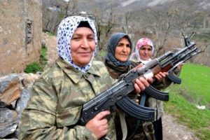 Kadın koruculardan "silah bırakma" &ccedil;ağrısına destek