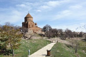Tarihi kilise i&ccedil;in tehlike &ccedil;anları!