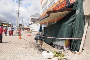 Otomobil fırına daldı: 1 &ouml;l&uuml;, 3 yaralı