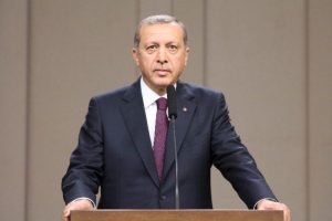Aile kabristanını ziyaret etti
