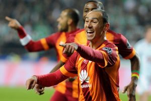 Muhteşem &uuml;&ccedil;l&uuml; Galatasaray'ı sırtlıyor!