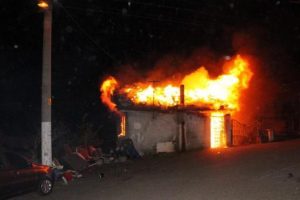 Elektrikli ısıtıcı evi yaktı