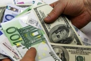 Dolar ve Euro'da bayram havası var