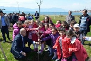 Bursalı minikler fidan dikti