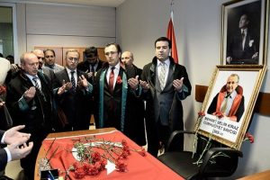 Şehit savcı makam odasında anıldı