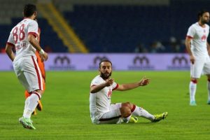 "Alex'ten ve Van Hooijdonk'tan &ccedil;ok şeyler &ouml;ğrendim"