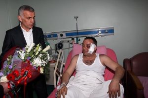 Hacıosmanoğlu saldırıda yaralanan şof&ouml;r&uuml; ziyaret etti