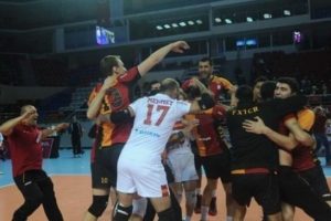 Galatasaray Fenerbah&ccedil;e'yi yenerek yarı finale y&uuml;kseldi