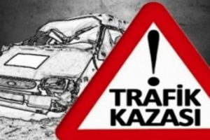 &Ouml;ğrenci servisi TIR'la &ccedil;arpıştı