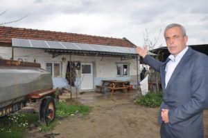 &Ccedil;iftliğinin elektriğini g&uuml;neş enerjisiyle sağlıyor